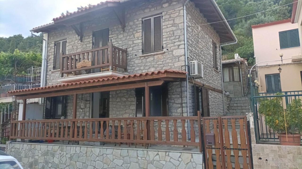 Αυθεντικό Πετρινο Στην Ναύπακτο Lejlighed Nafpaktos Eksteriør billede