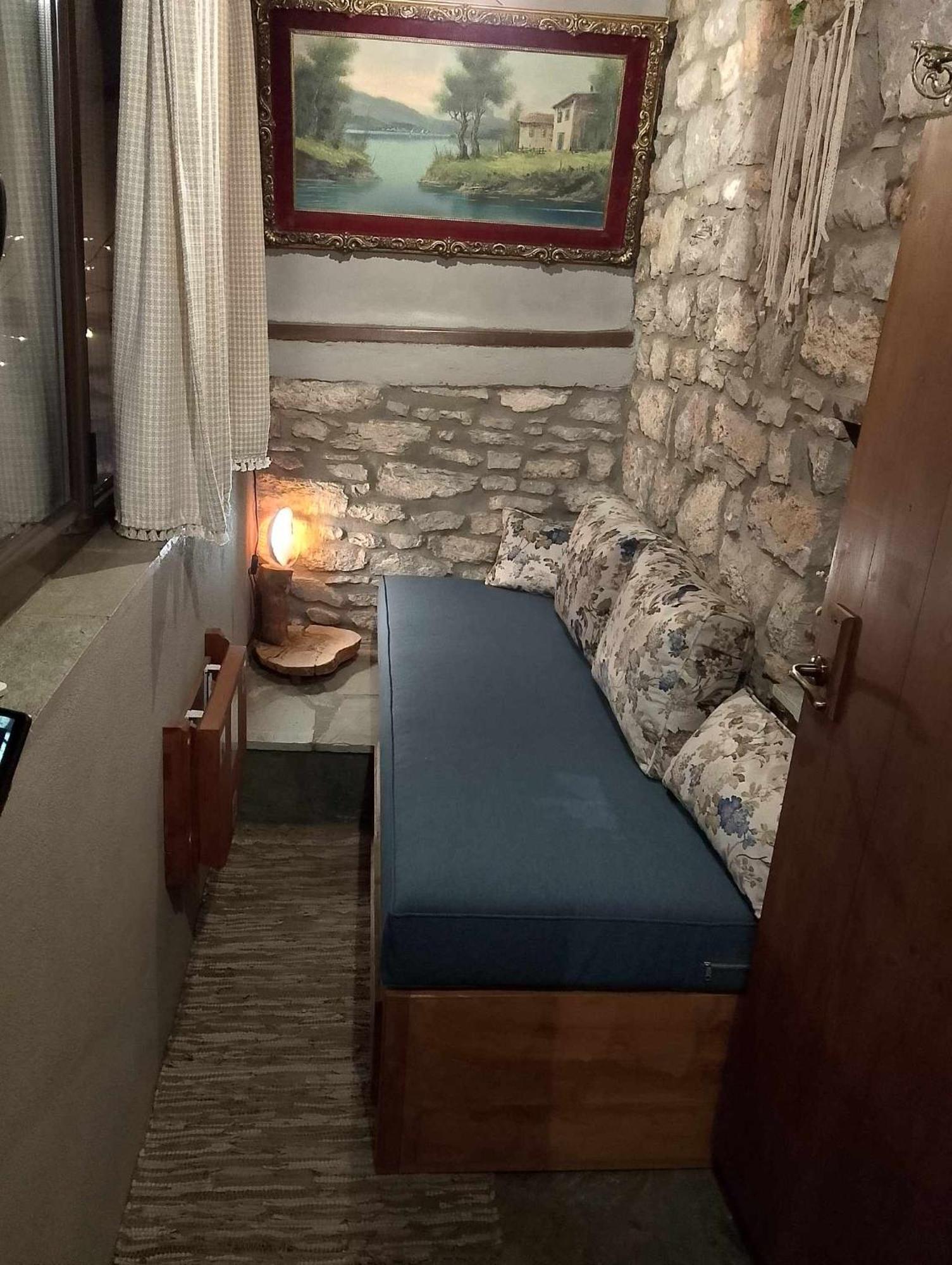 Αυθεντικό Πετρινο Στην Ναύπακτο Lejlighed Nafpaktos Eksteriør billede